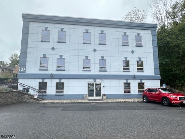 107 W Main St, Clinton, NJ 08809