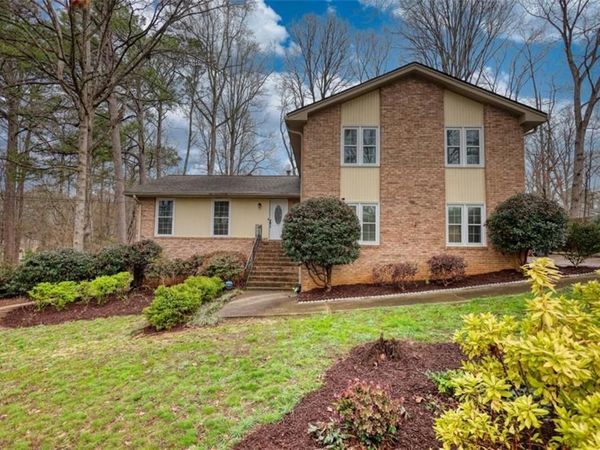 832 Sweet Briar Lane , Conyers, GA 30094
