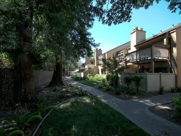546 Woodside Oaks, Unit 6, Sacramento, CA 95825