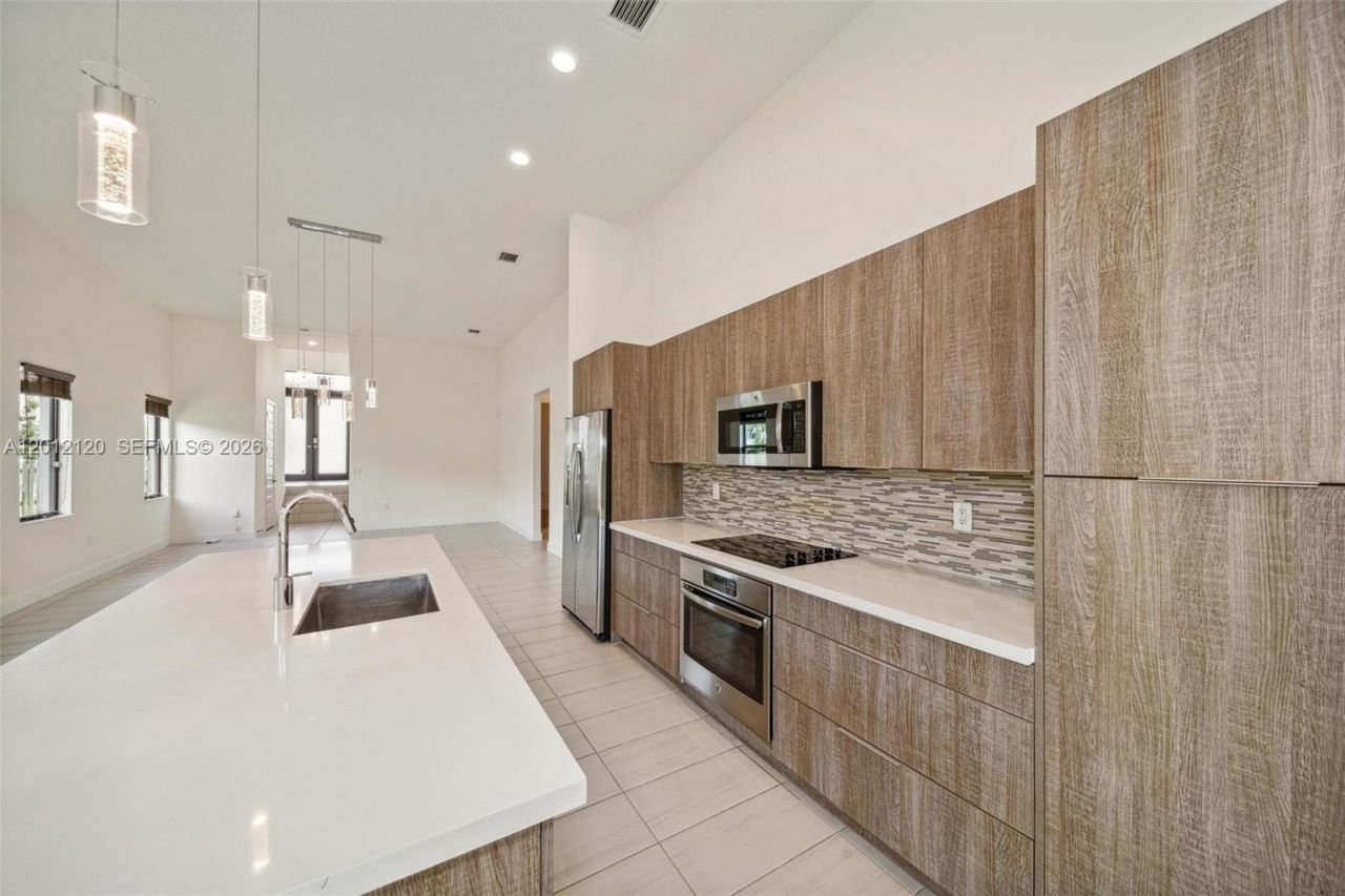 7635 NW 103rd Pl, Doral, FL 33178 Photo