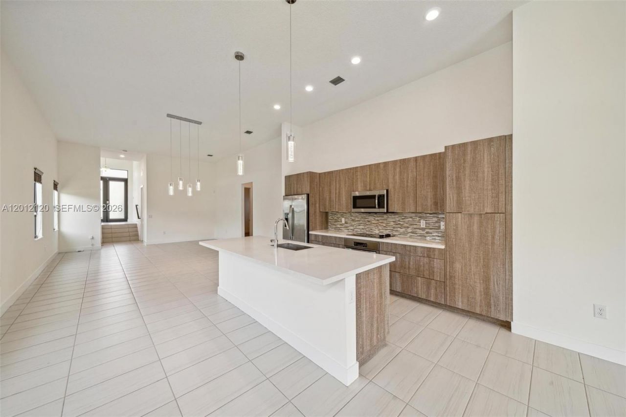7635 NW 103rd Pl, Doral, FL 33178 Photo