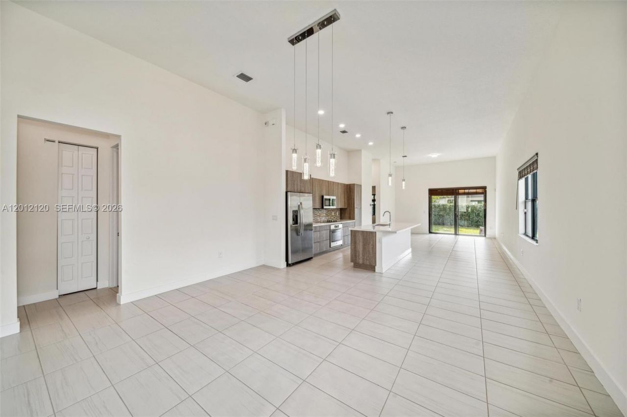 7635 NW 103rd Pl, Doral, FL 33178 Photo