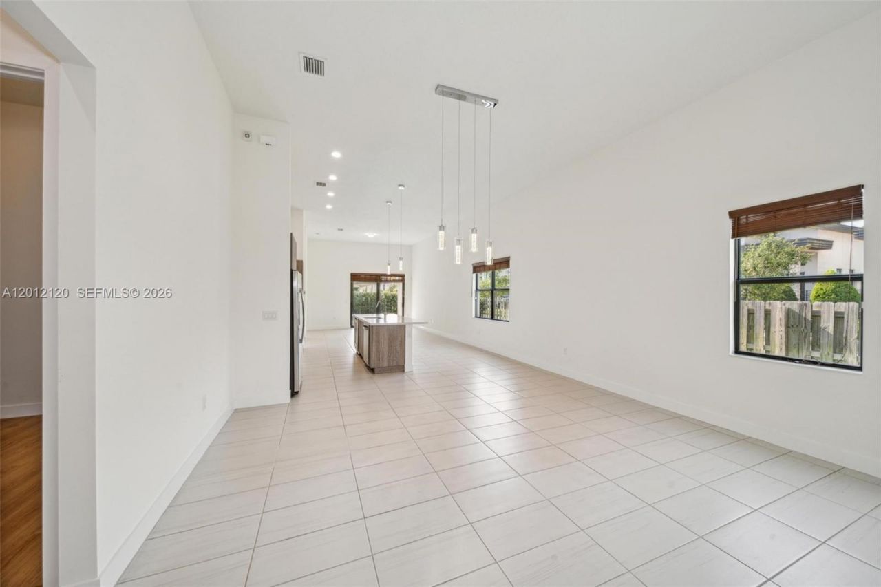 7635 NW 103rd Pl, Doral, FL 33178 Photo