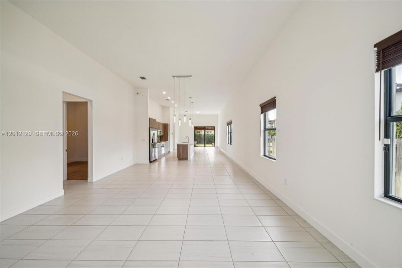 7635 NW 103rd Pl, Doral, FL 33178 Photo