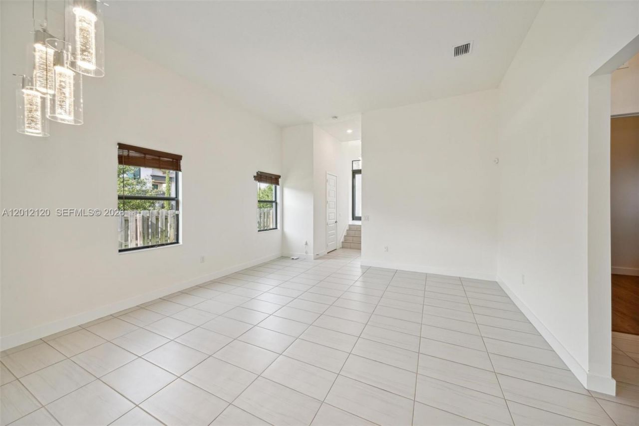 7635 NW 103rd Pl, Doral, FL 33178 Photo