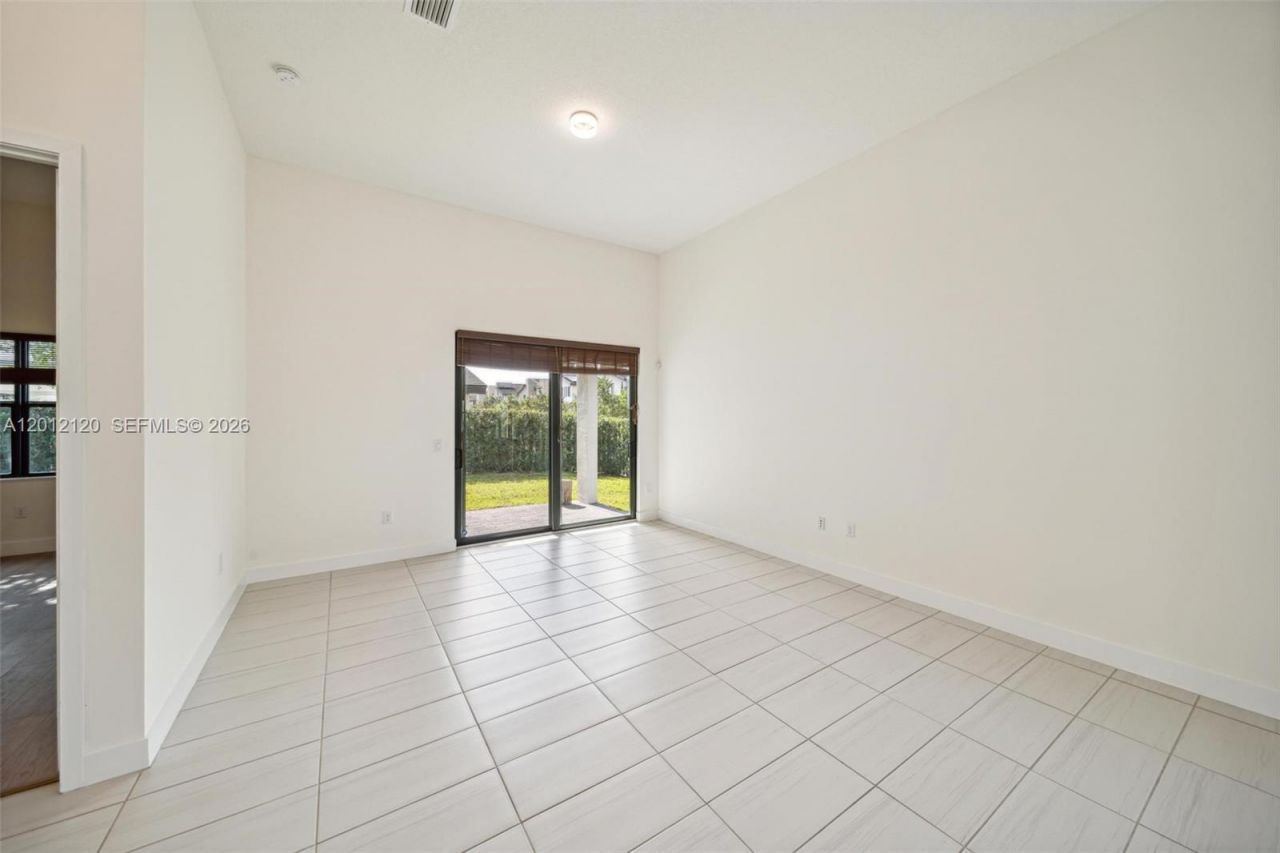 7635 NW 103rd Pl, Doral, FL 33178 Photo