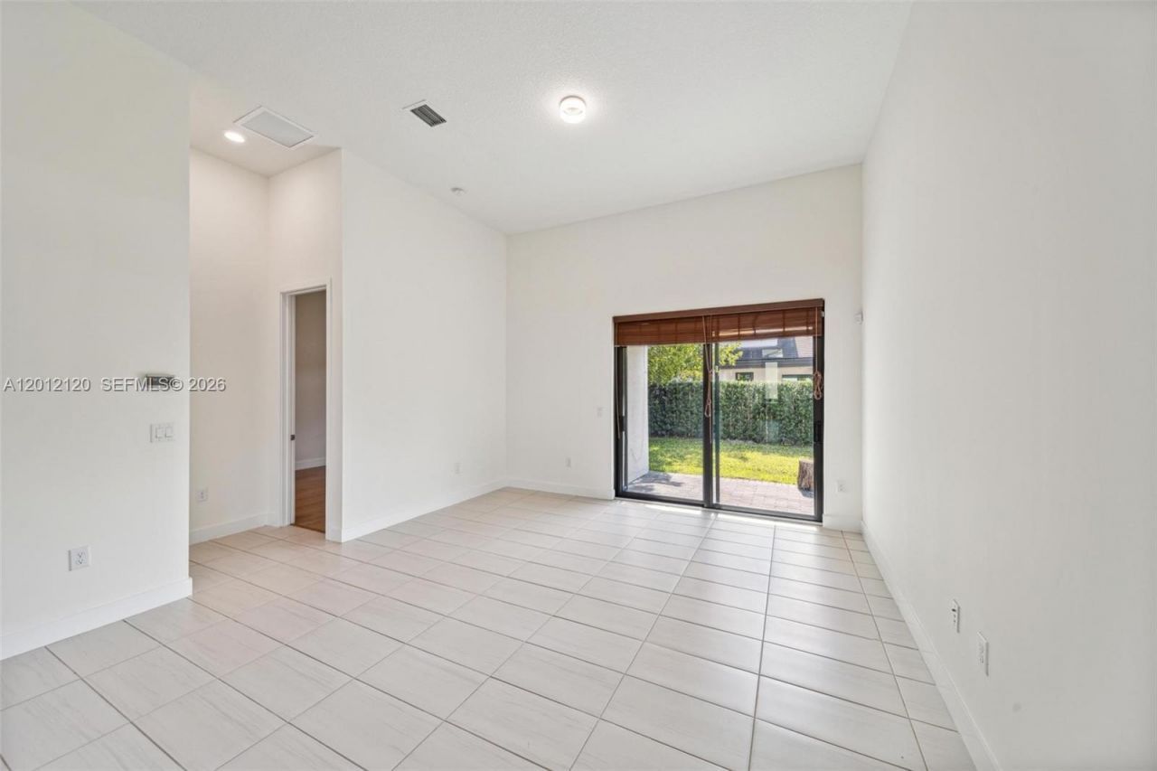 7635 NW 103rd Pl, Doral, FL 33178 Photo