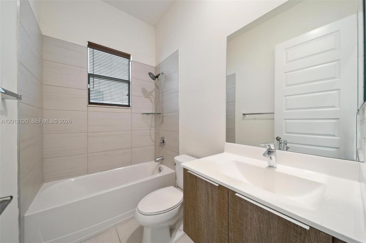 7635 NW 103rd Pl, Doral, FL 33178 Photo