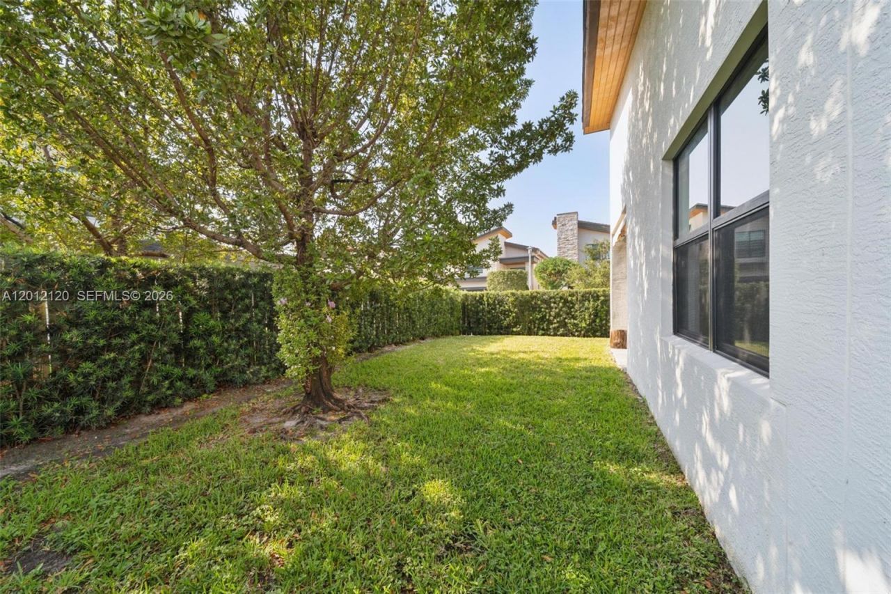 7635 NW 103rd Pl, Doral, FL 33178 Photo