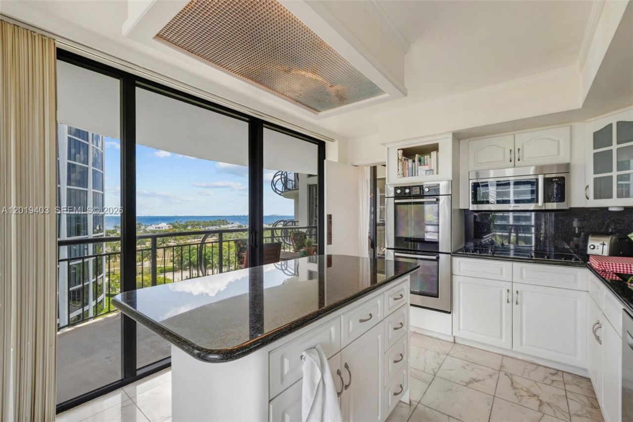 2843 S Bayshore Dr , Unit 11F, Miami, FL 33133 Photo