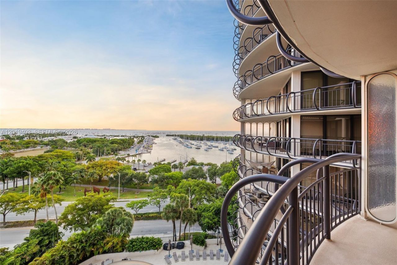 2843 S Bayshore Dr , Unit 11F, Miami, FL 33133 Photo