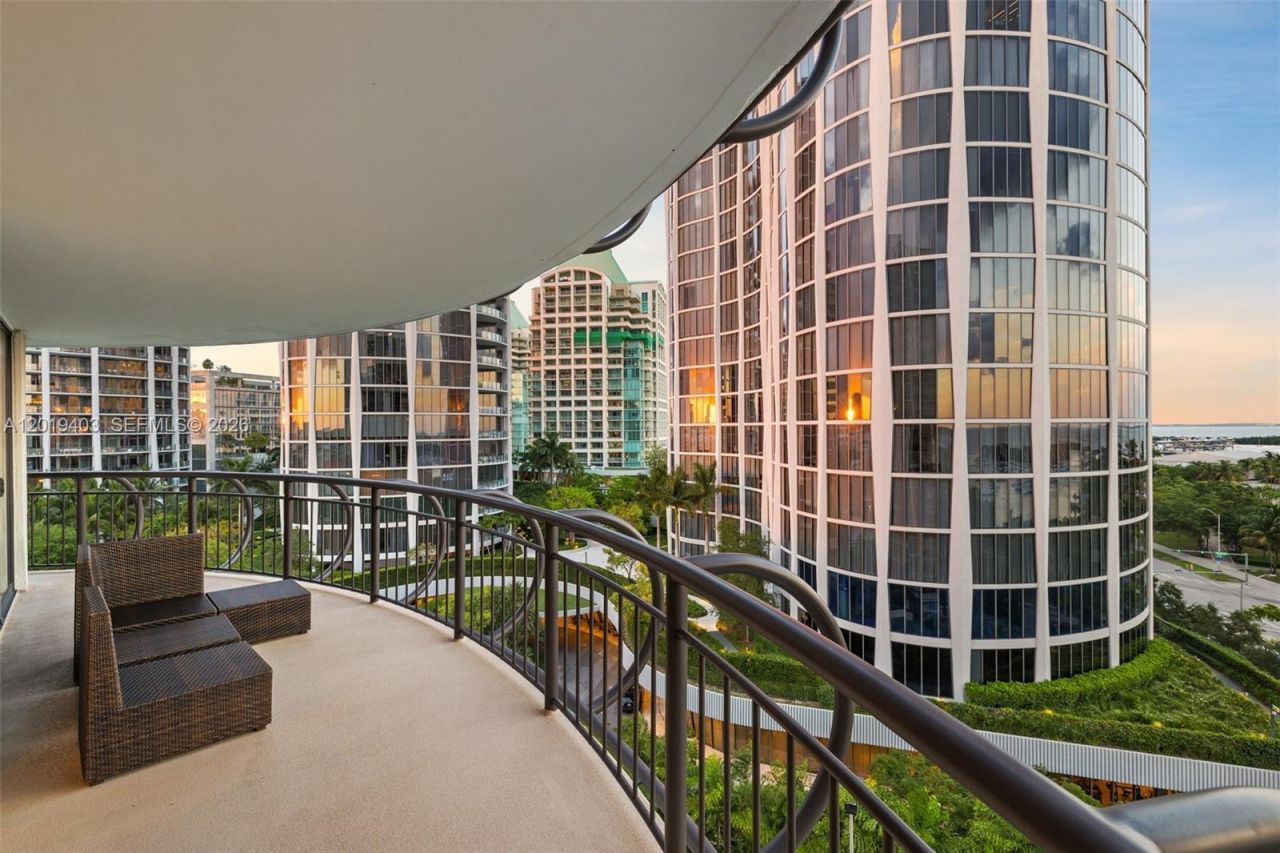 2843 S Bayshore Dr , Unit 11F, Miami, FL 33133 Photo