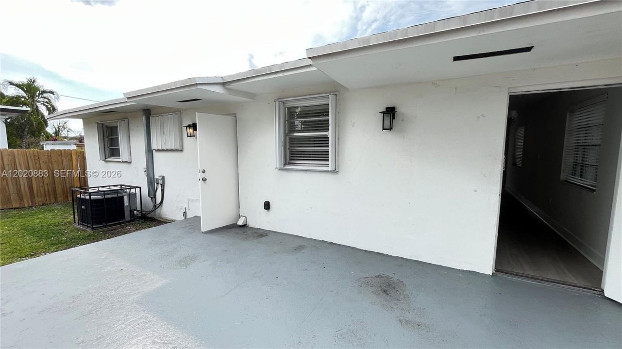 1809 NW 33rd St , Unit 1809, Miami, FL 33142 Photo