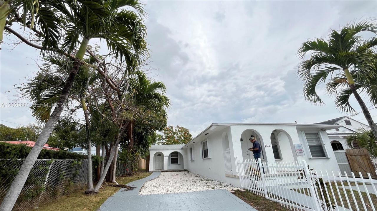 1809 NW 33rd St , Unit 1809, Miami, FL 33142 Photo