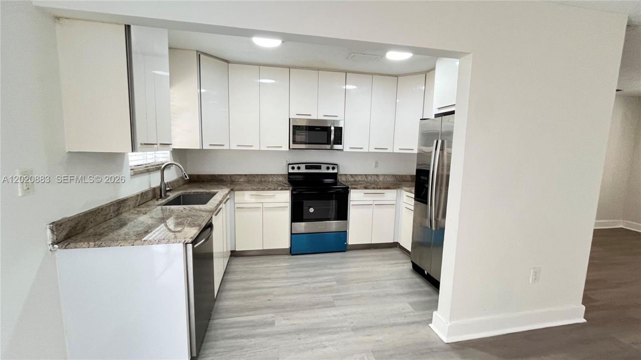 1809 NW 33rd St , Unit 1809, Miami, FL 33142 Photo