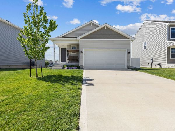 2379 SE Fox Valley Drive, West Des Moines, IA 50265