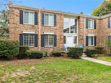 635 E Fox Hills Drive , Bloomfield Hills, MI 48304