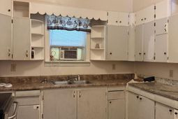 1811 Carlton Street photo 4
