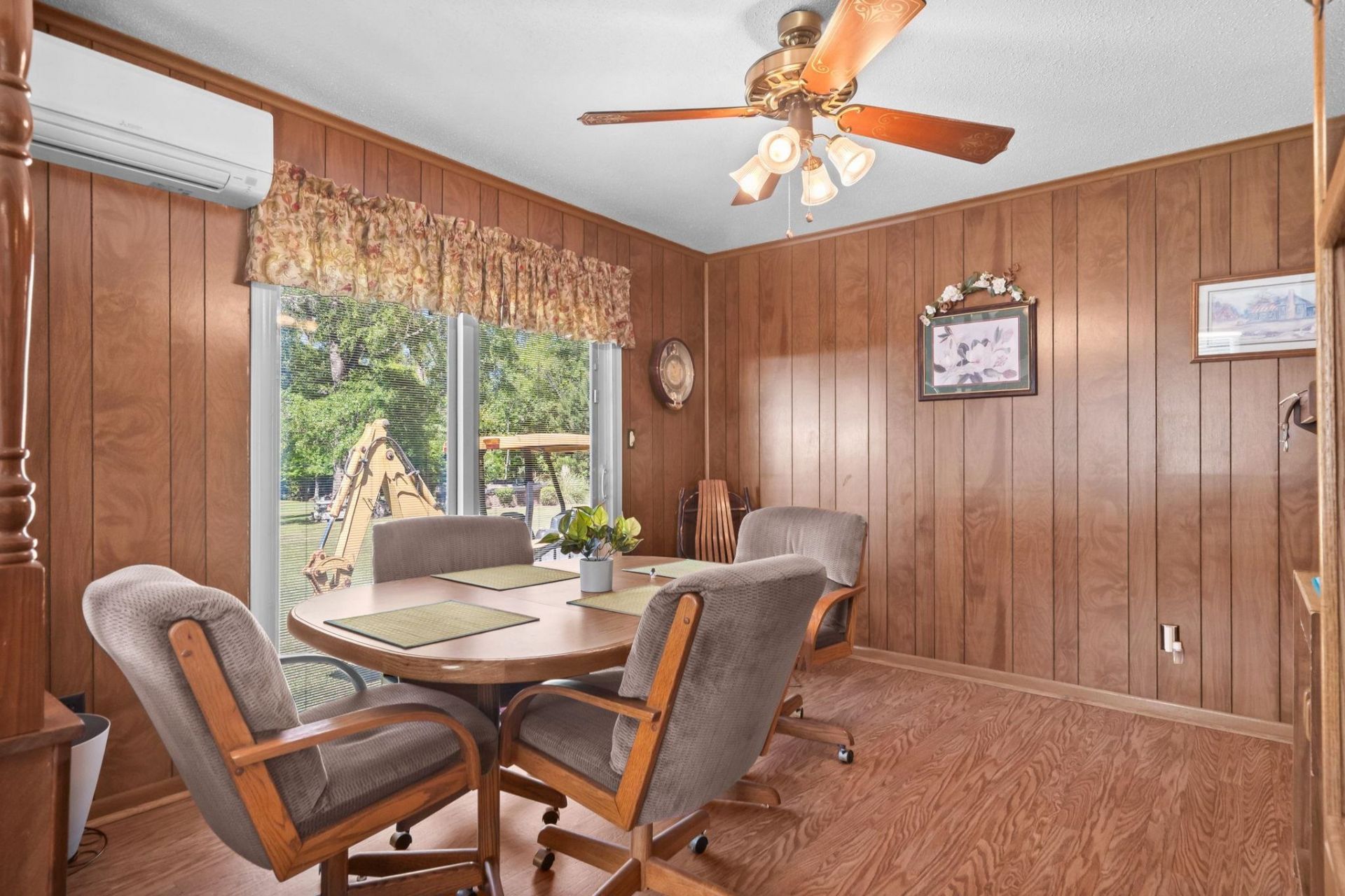 6095 Friendship Ln. Photo 11