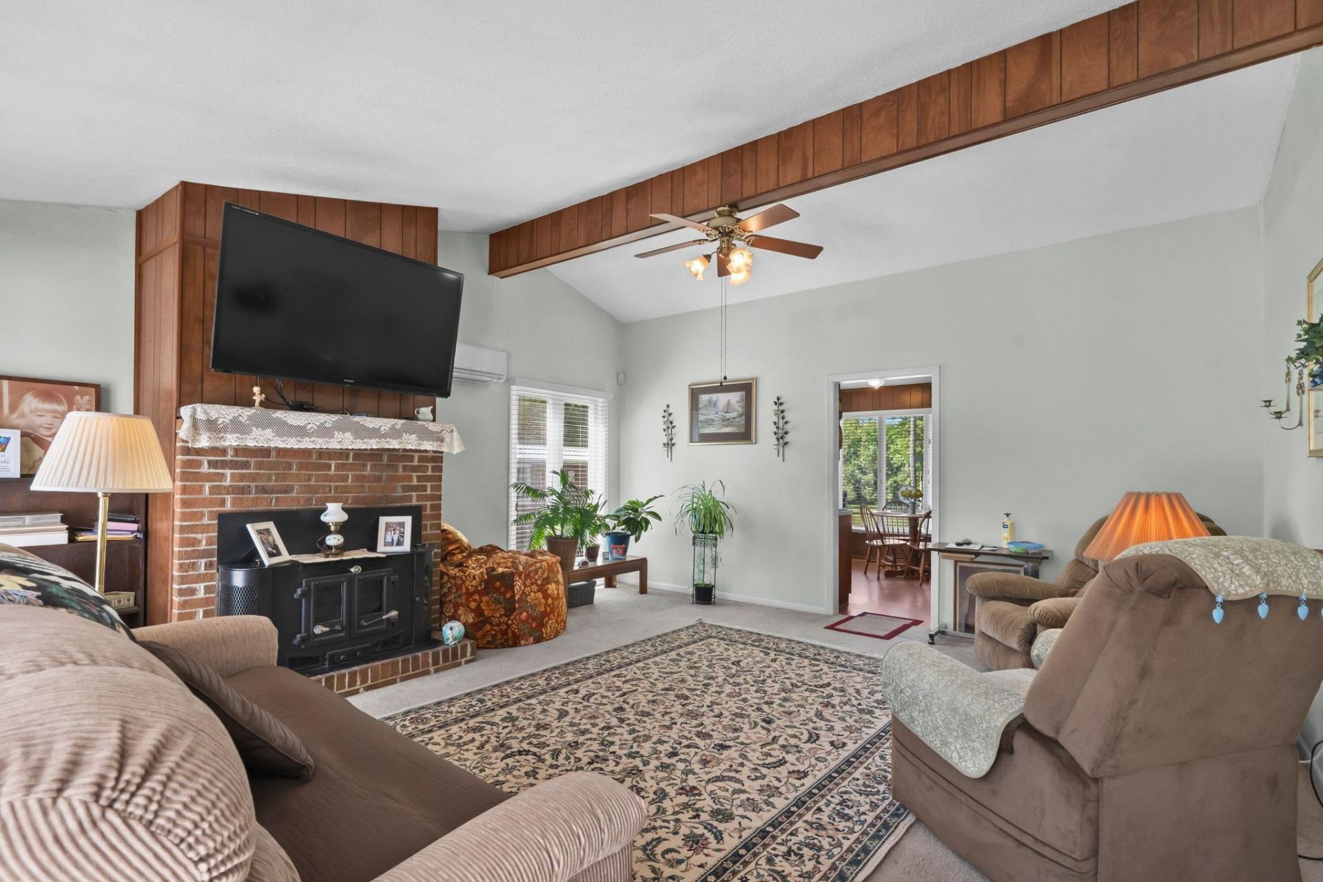 6095 Friendship Ln. Photo 5