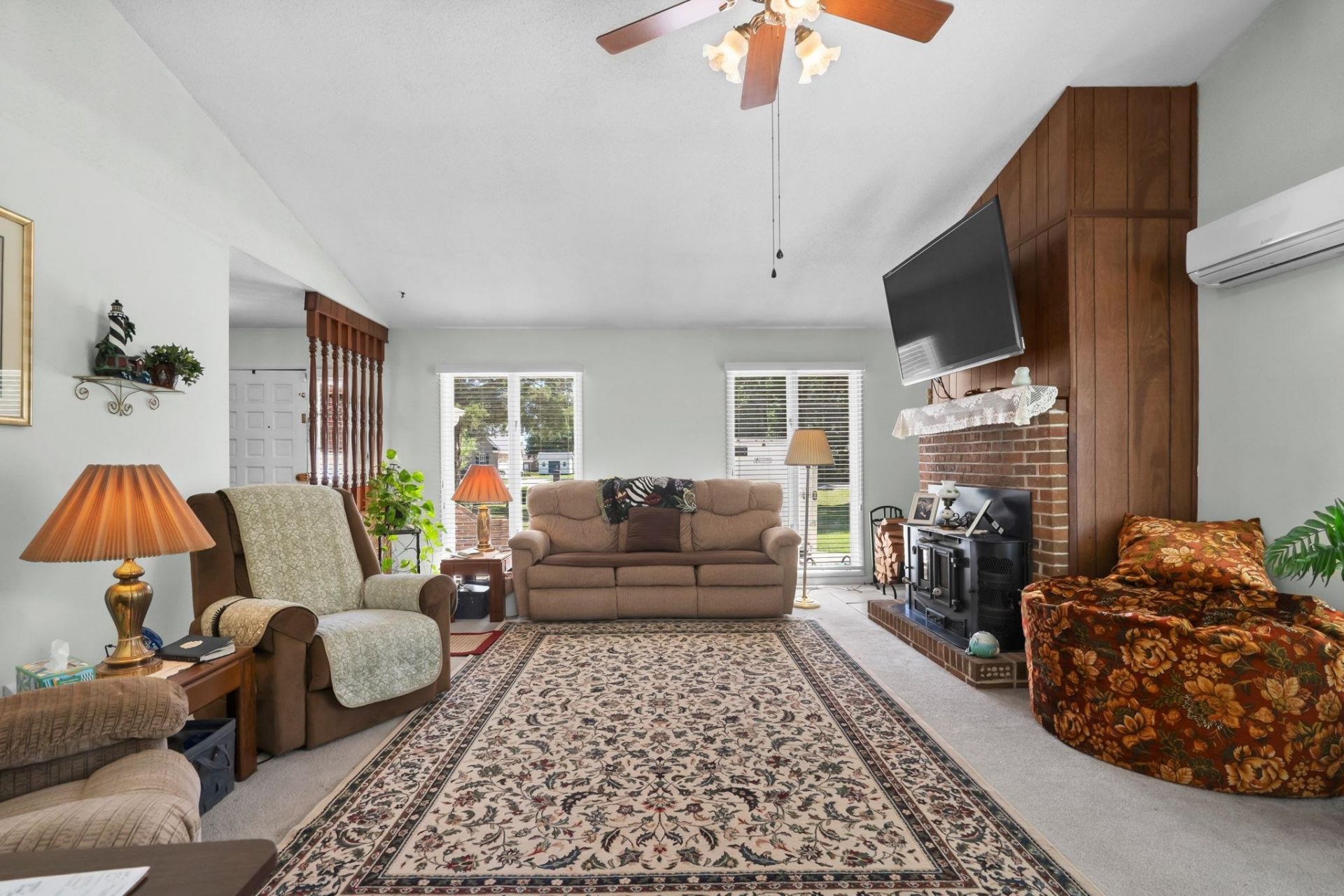 6095 Friendship Ln. Photo 7