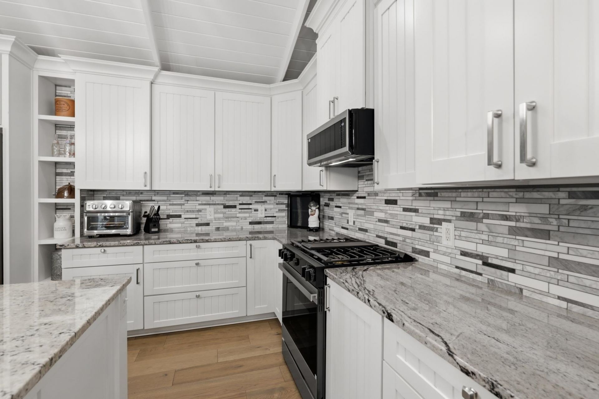 7020 Bay Rd.  Photo 12