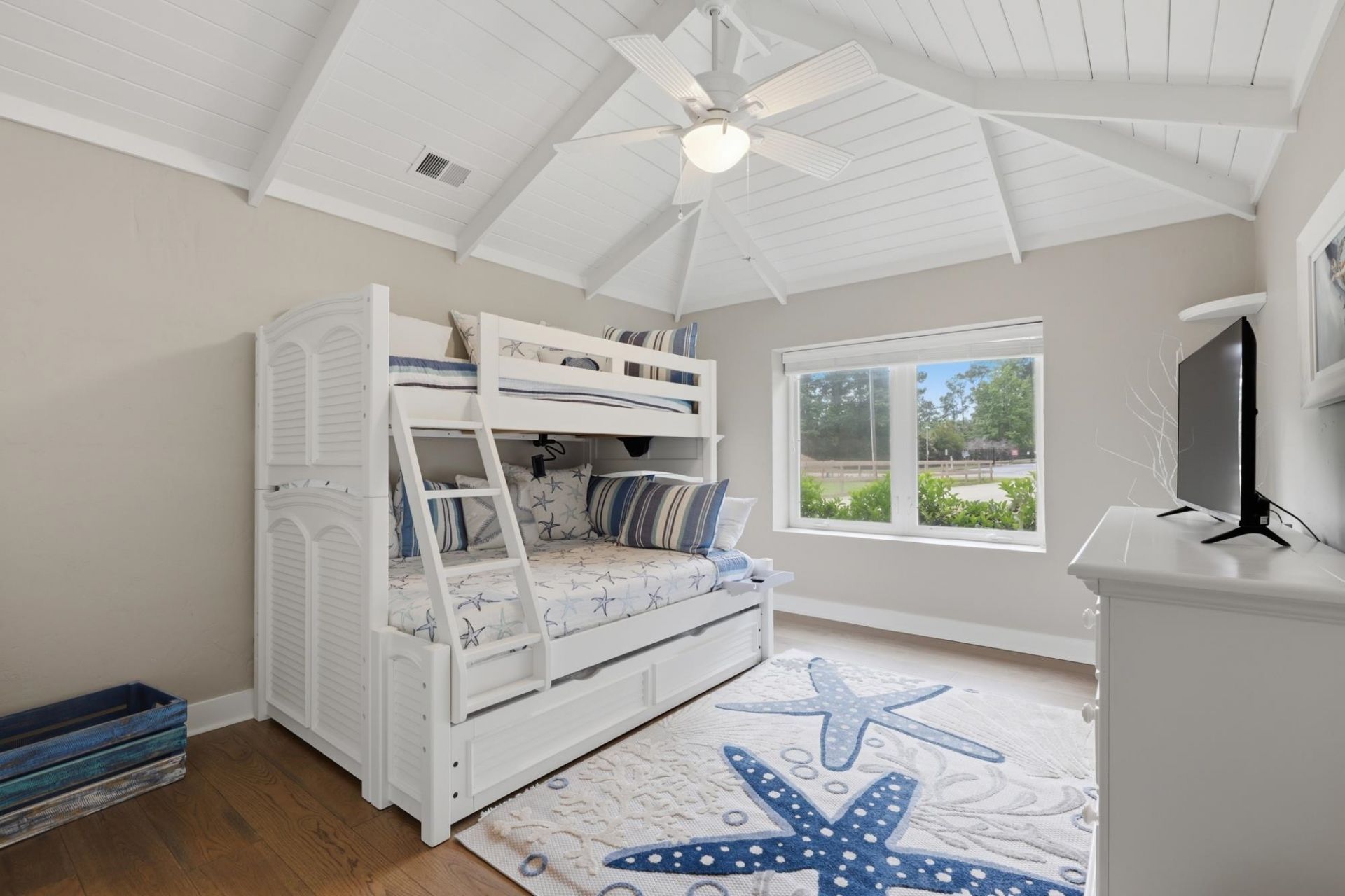 7020 Bay Rd.  Photo 21
