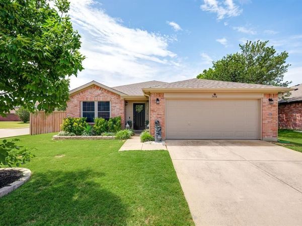 1416 Wenatchee Drive , Krum, TX 76249