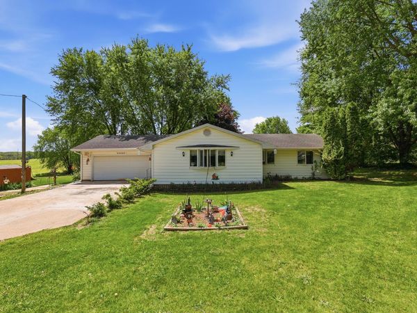 64469 66th Avenue, Hartford, MI 49057