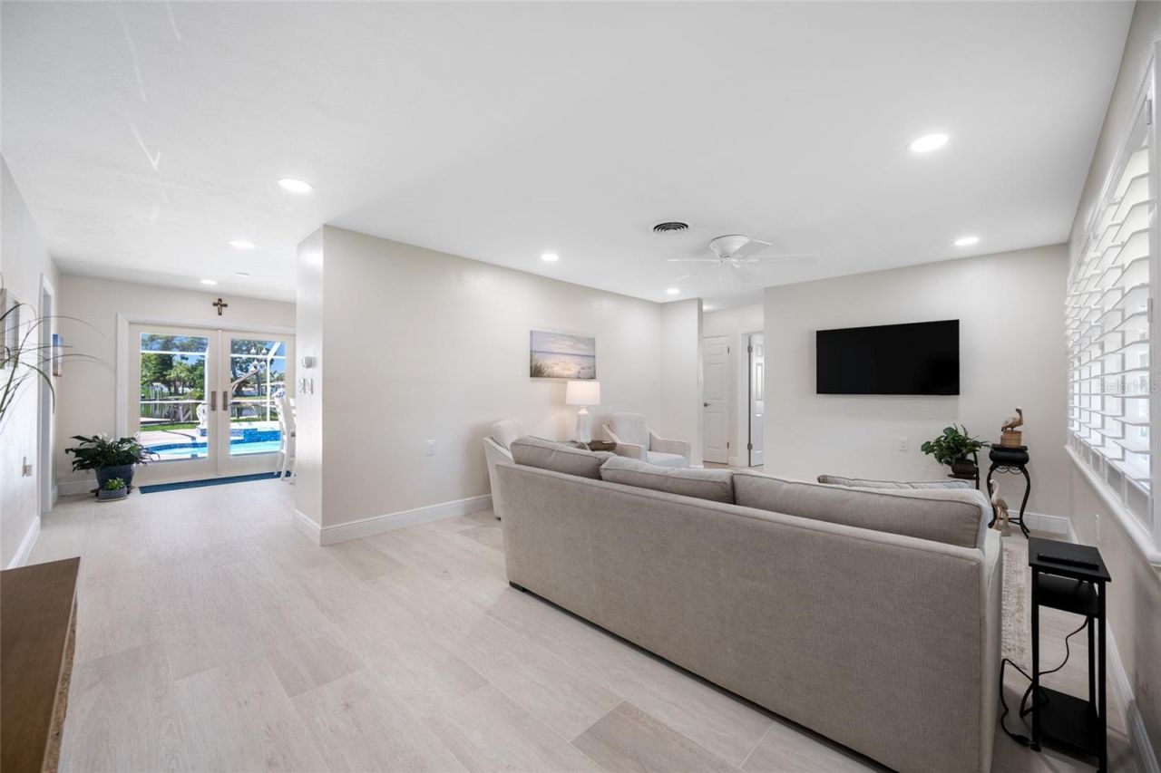 5000 Venetian Boulevard Ne, Saint Petersburg, FL 33703 Photo