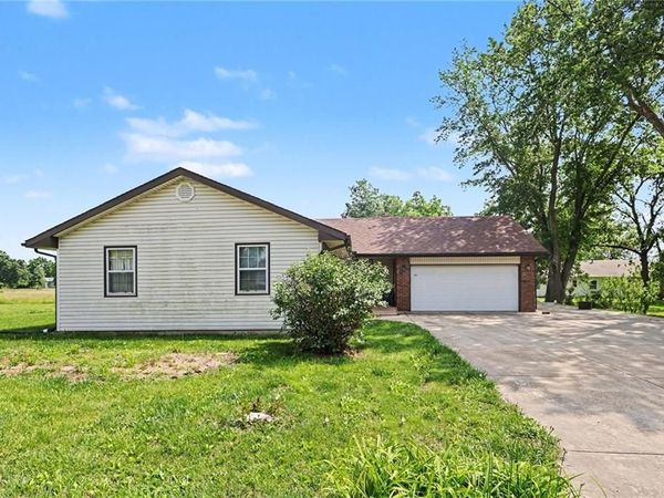 104 Walker Drive, Wellsville, KS 66092