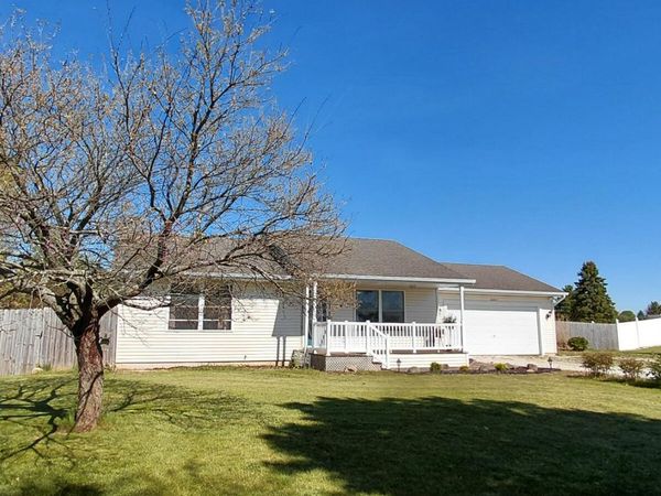 52821 County Road 657, Paw Paw, MI 49079