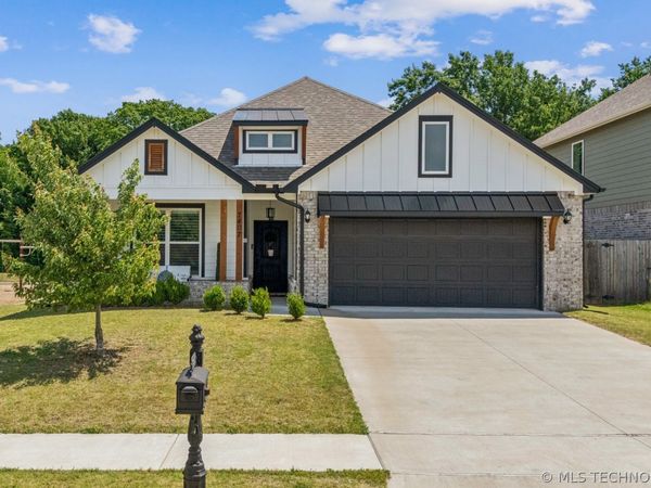 7407 S Walnut Avenue , Broken Arrow, OK 74011