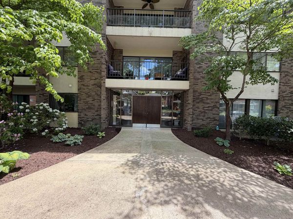 933 12th Street #207, Huntington, WV 25701
