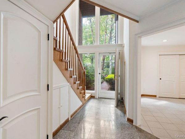 41 E View Court , Jericho, NY 11753