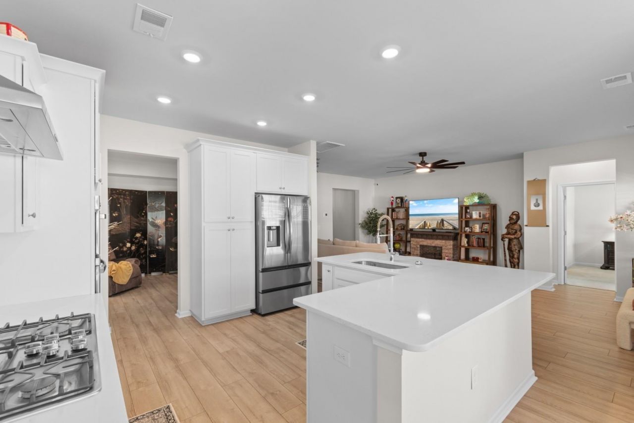 159 Albatross Way  Photo 6