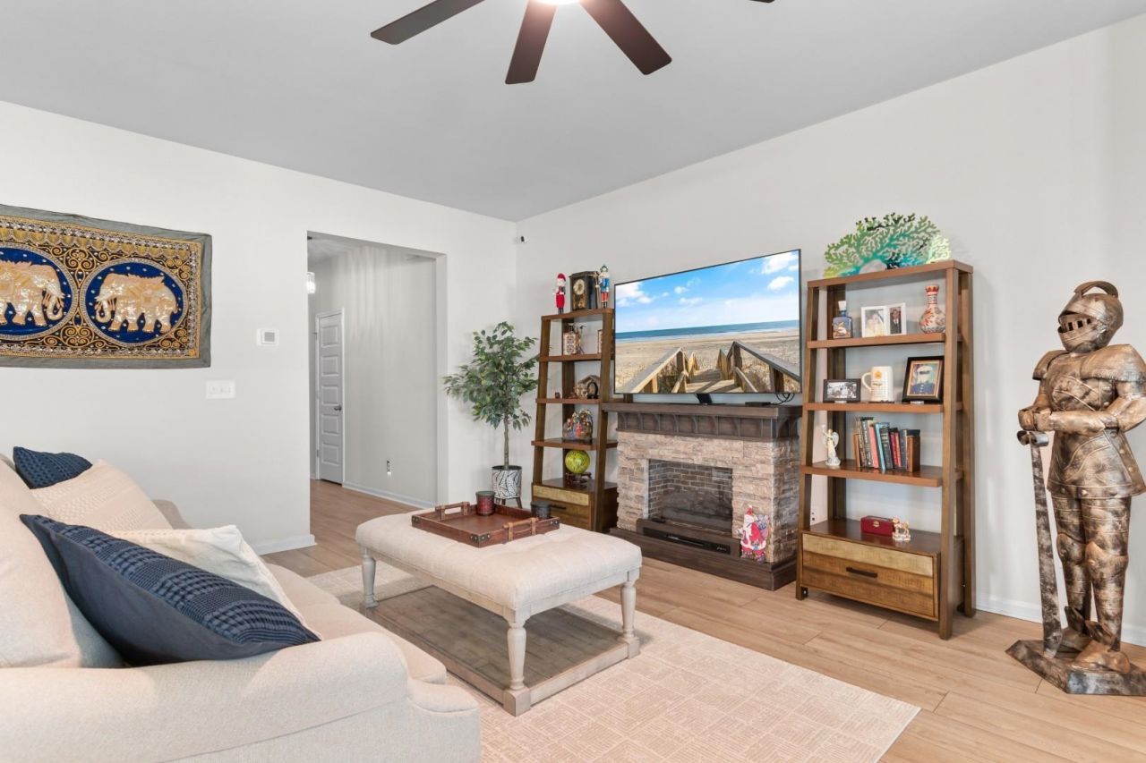 159 Albatross Way  Photo 8
