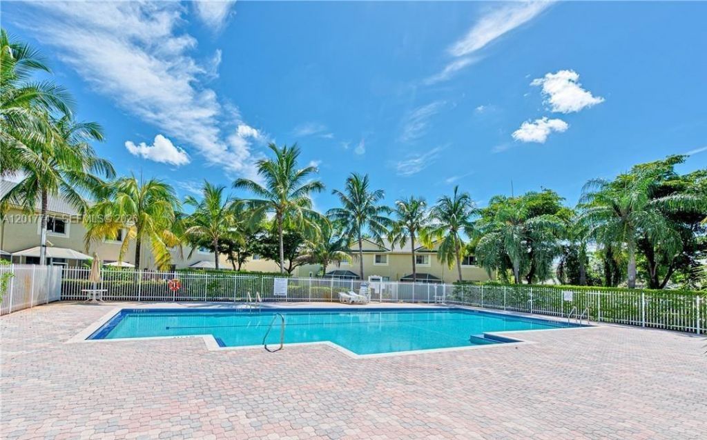 2434 Cordoba Bnd, Unit 2434, Weston, FL 33327 Photo