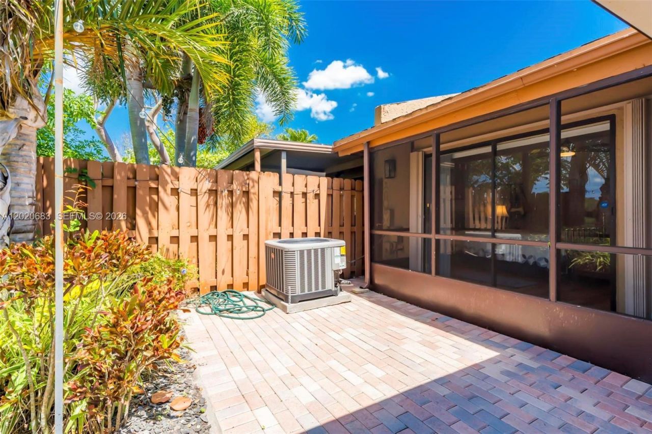 828 NW 79th Ter, Plantation, FL 33324 Photo