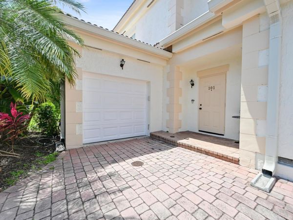 568 7th Square, Vero Beach, FL 32962