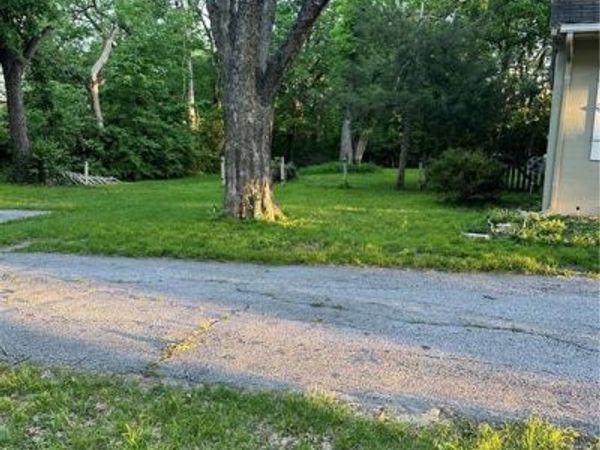 1105 W Santa Fe Trail, Kansas City, MO 64145