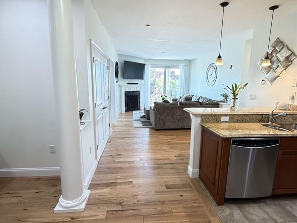 52 Main Street, Unit 402, Nashua, NH 03064