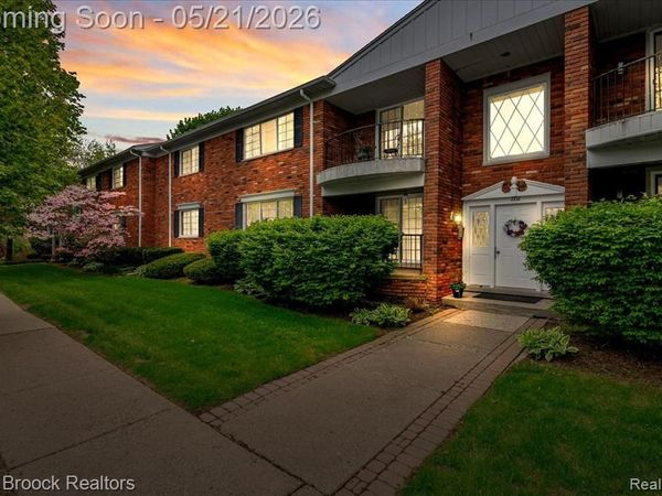 1711 Huntingwood Lane, Bloomfield Twp, MI 48304