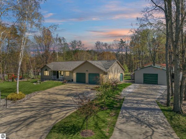 6304 Avon Lane, Cadillac, MI 49601