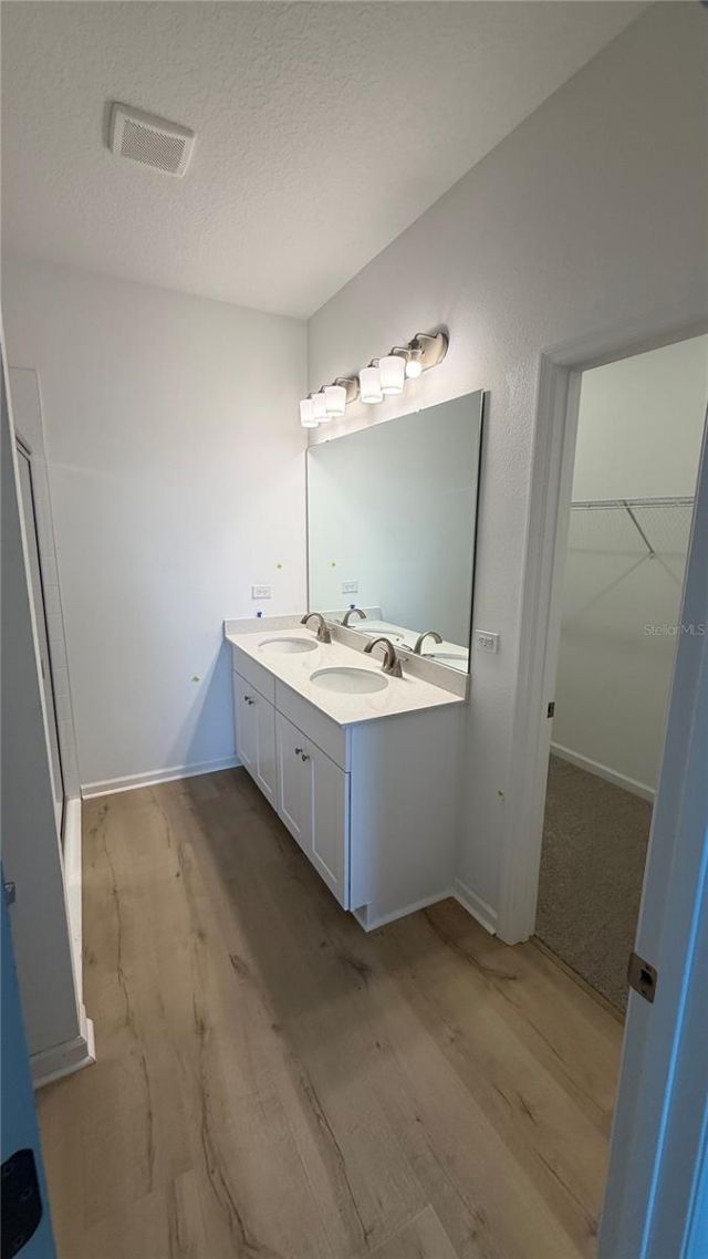 6205 Sanders Grove Circle, Okahumpka, FL 34762 Photo