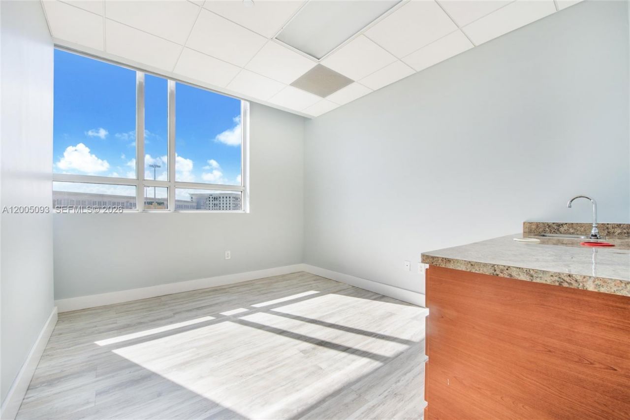 135 San Lorenzo Ave, Unit 720, Coral Gables, FL 33146 Photo