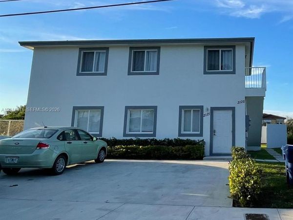 2121-2125 NW 72nd St , Miami, FL 33147