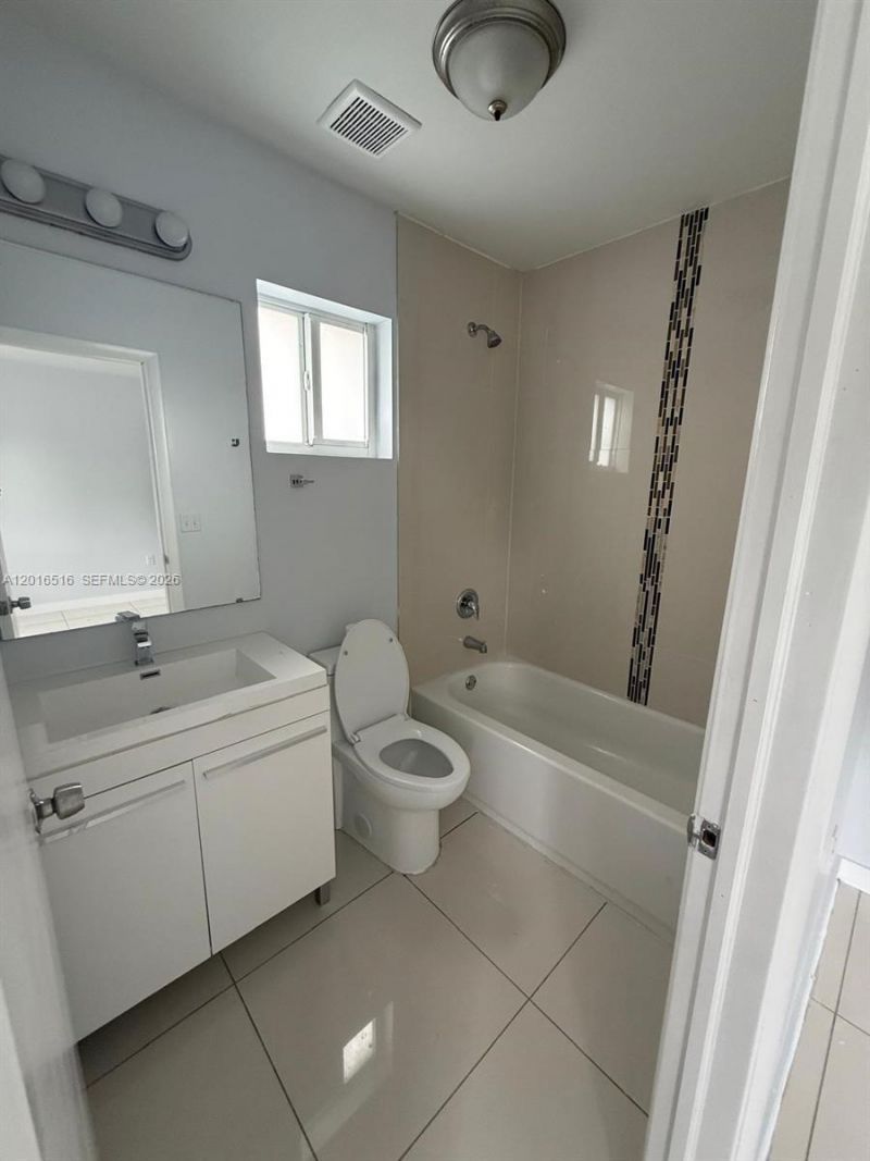 2121-2125 NW 72nd St , Miami, FL 33147 Photo