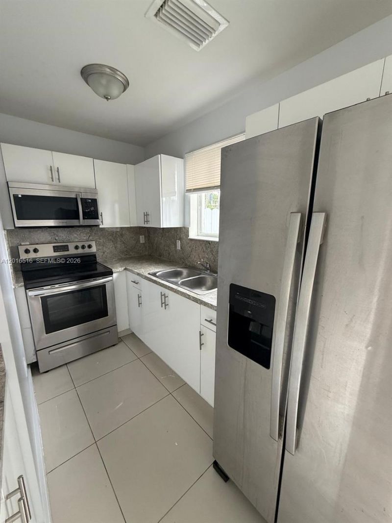 2121-2125 NW 72nd St , Miami, FL 33147 Photo