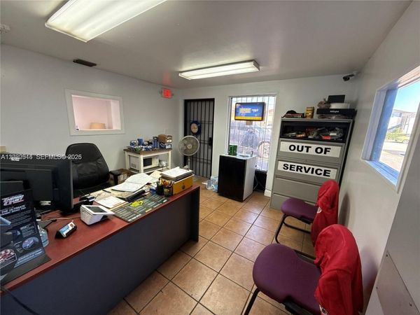 1750 W 41st St , Hialeah, FL 33012